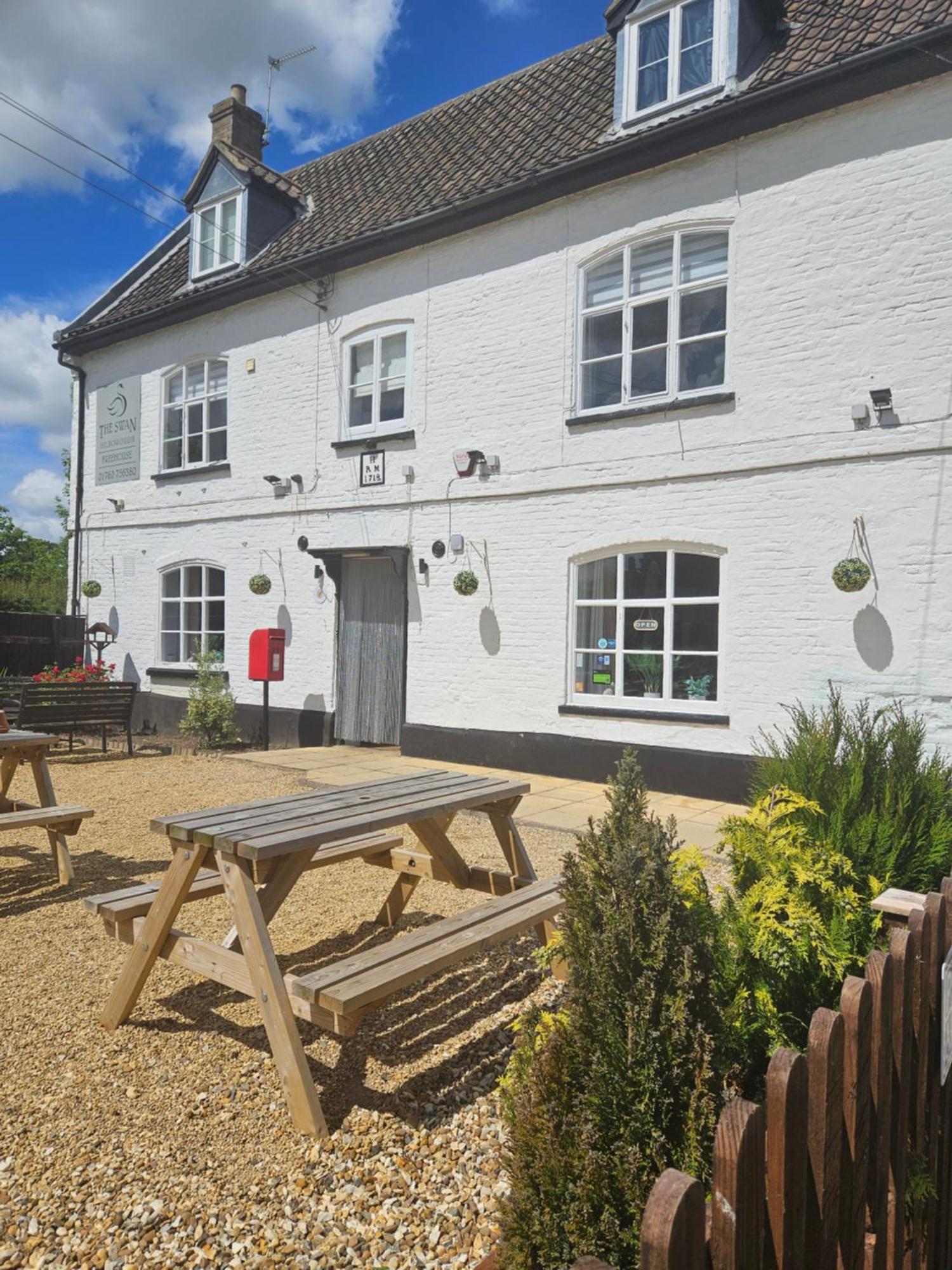 The Swan Inn Hilborough Exterior foto
